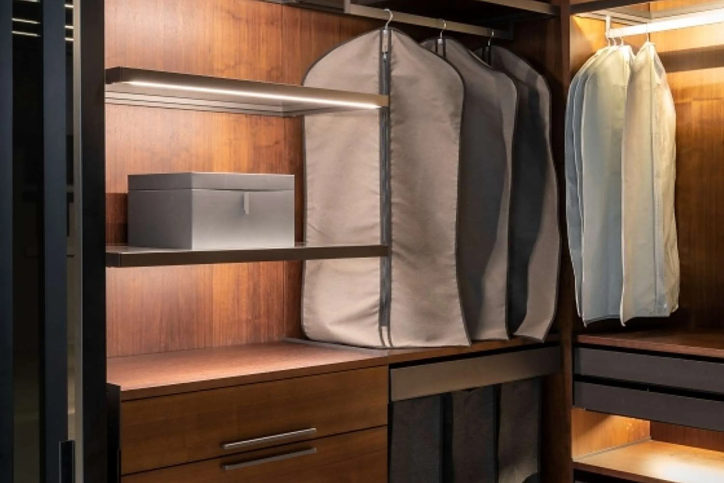 Begehbare Ankleide nach Maß von PARKE Concept Home