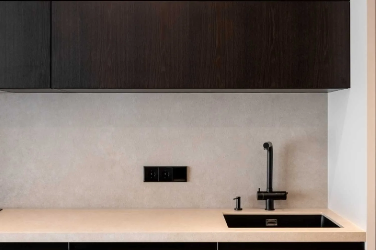 Moderne Wohnküche – PARKE Concept Home
